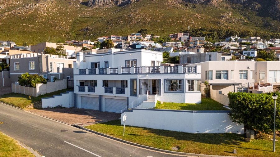 5 Bedroom Property for Sale in Mountainside Western Cape